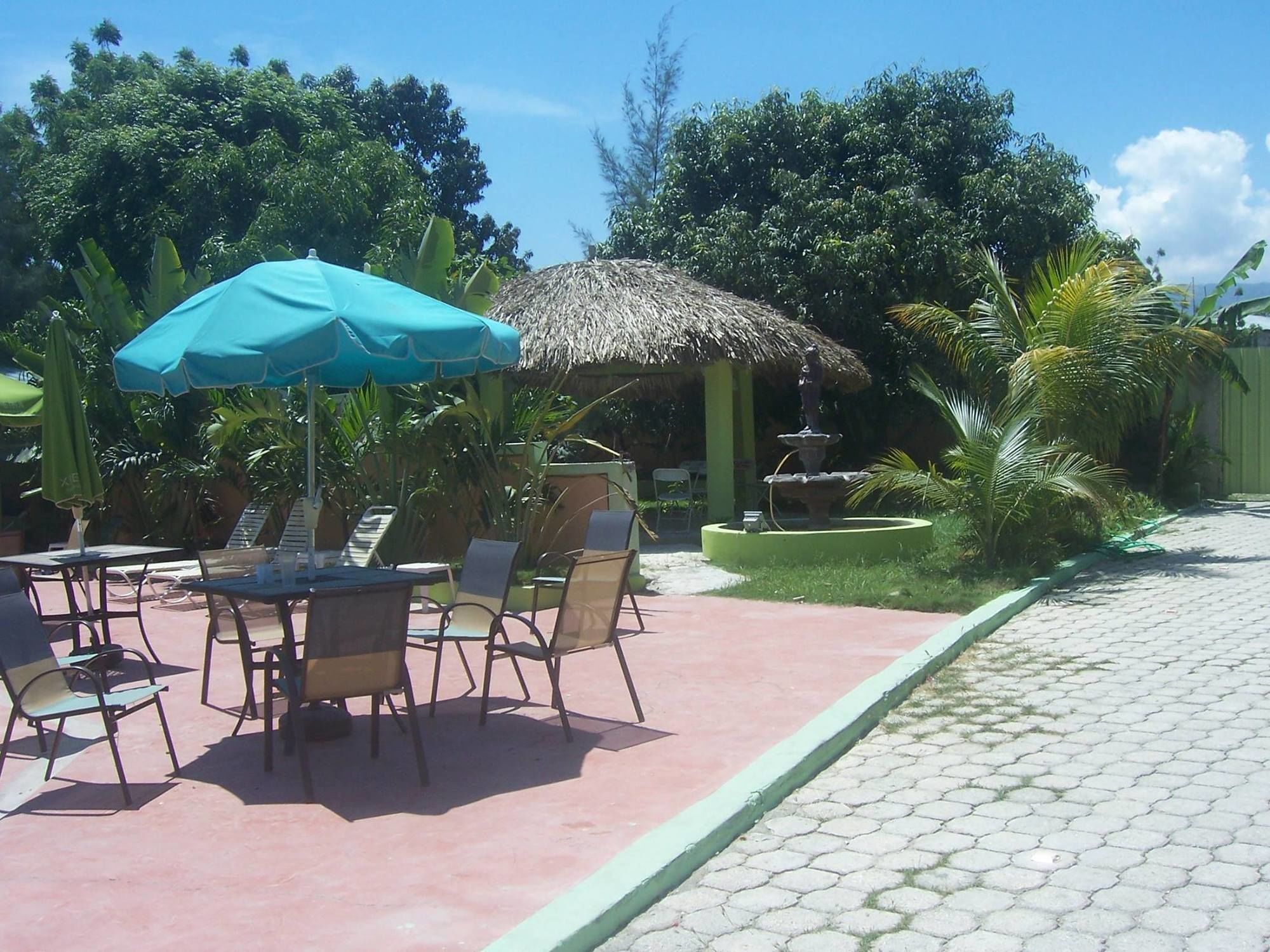 La Cayenna Hotel Et Restaurant Porto Príncipe Exterior foto